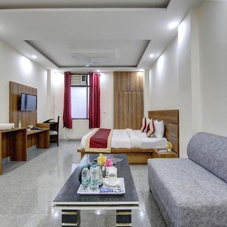 Hotel Premier Noida 135 Экстерьер фото