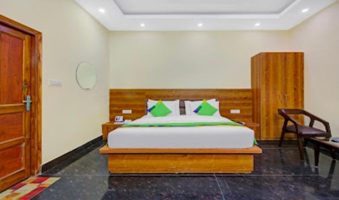 Hotel Premier Noida 135 Экстерьер фото