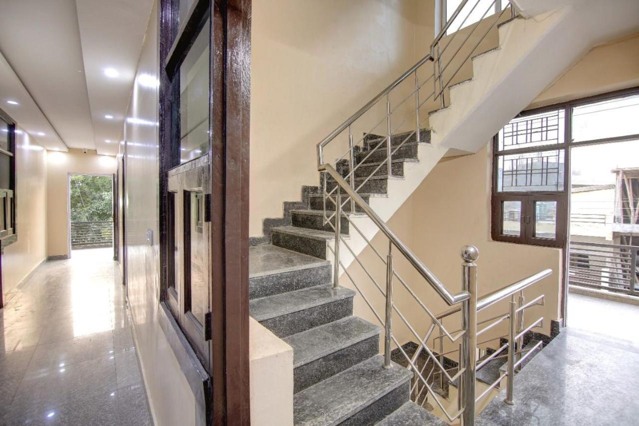 Hotel Premier Noida 135 Экстерьер фото